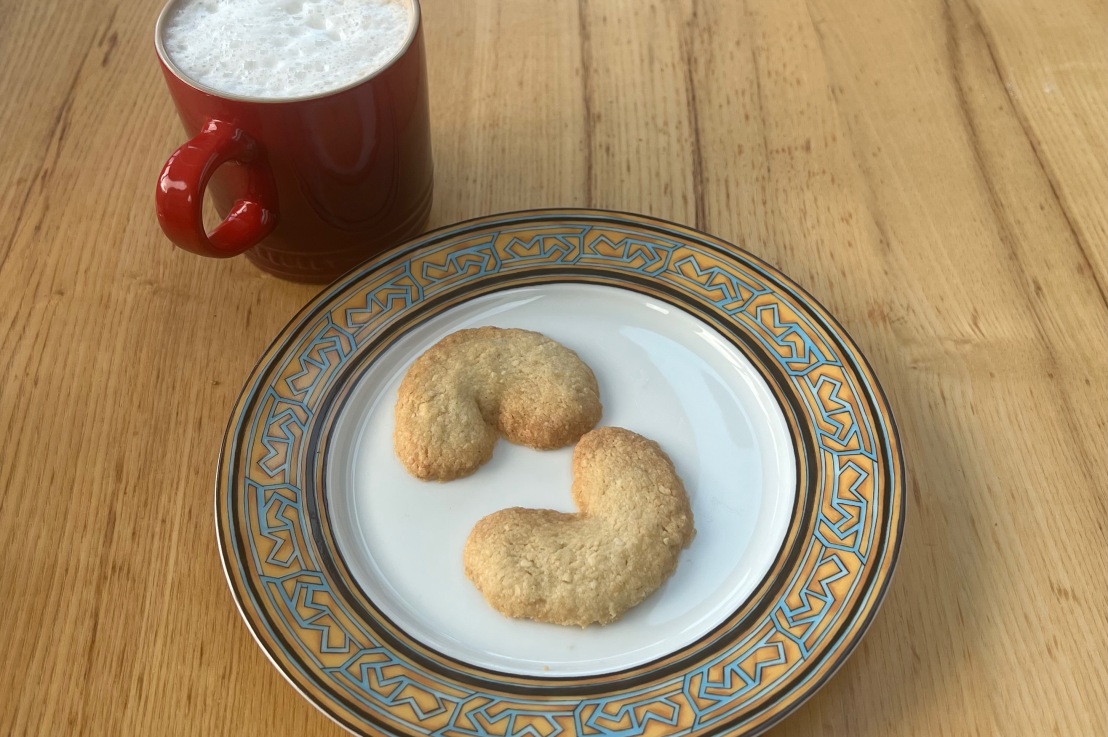 Around the world in 80 bakes, no.79: Vanillekipferl, Viennese crescent biscuits